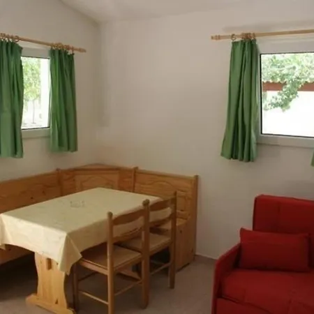 Gemuetlicher Ferienbungalow Isabena